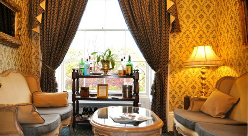 Willoughby House Hotel & Apartments Cheltenham Eksteriør billede